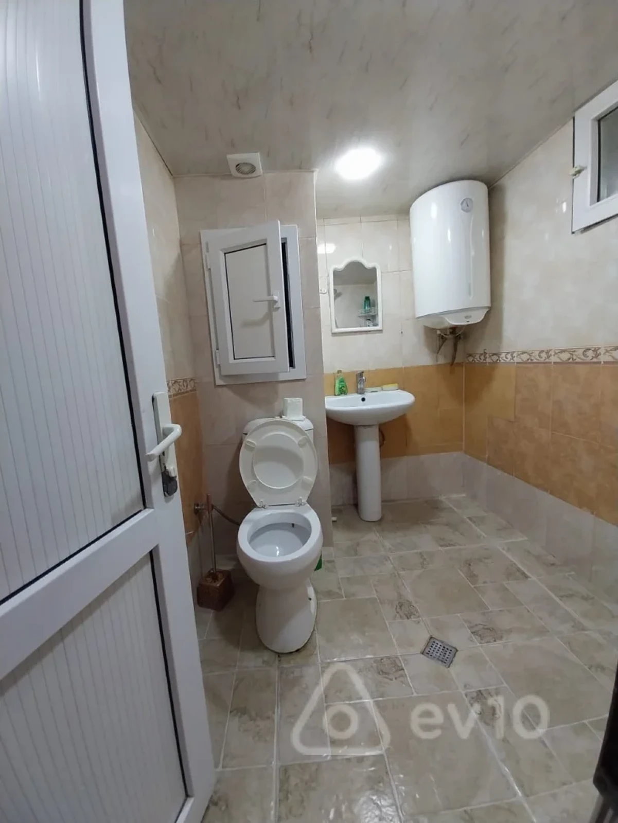 Kirayə verilir 2 otaqlı köhnə tikili 55 m²