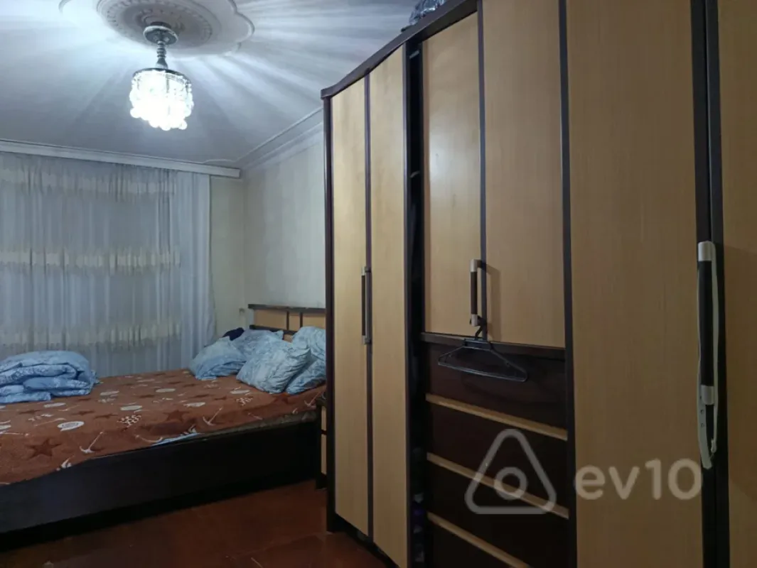 Satılır 3 otaqlı köhnə tikili 75 m²