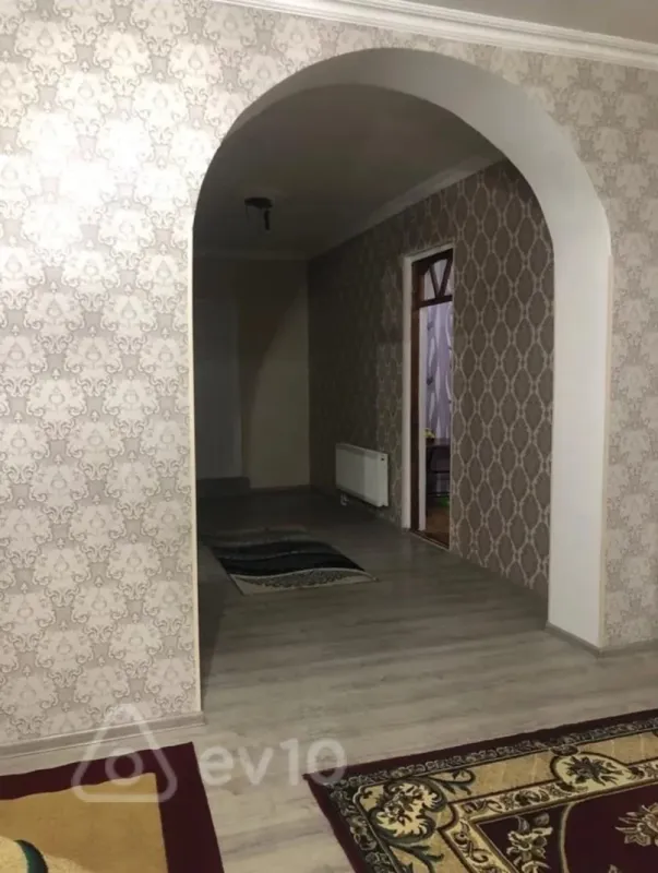 Satılır 7 otaqlı həyət evi 200 m²