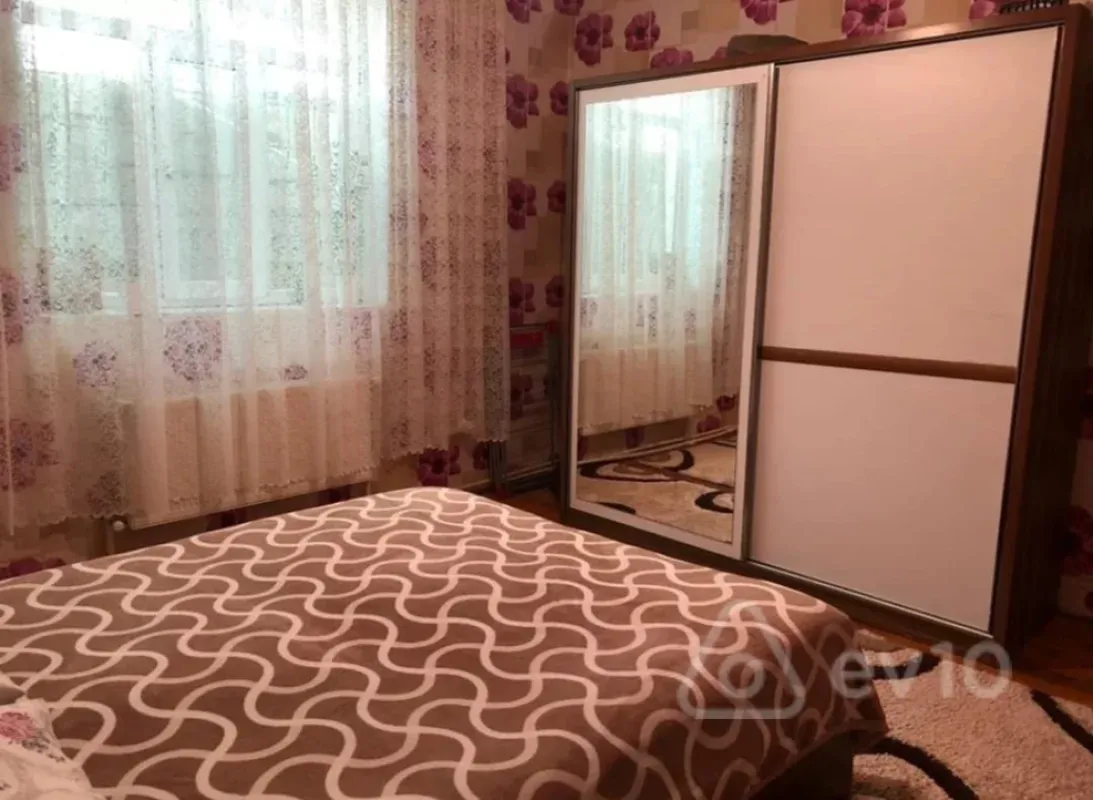 Satılır 7 otaqlı həyət evi 200 m²