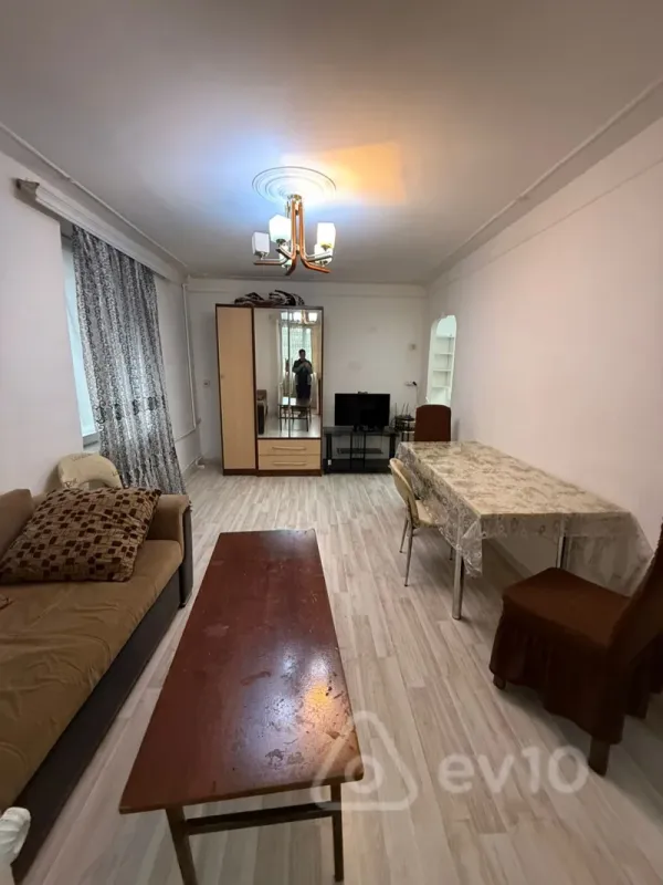 Satılır 2 otaqlı köhnə tikili 40 m²