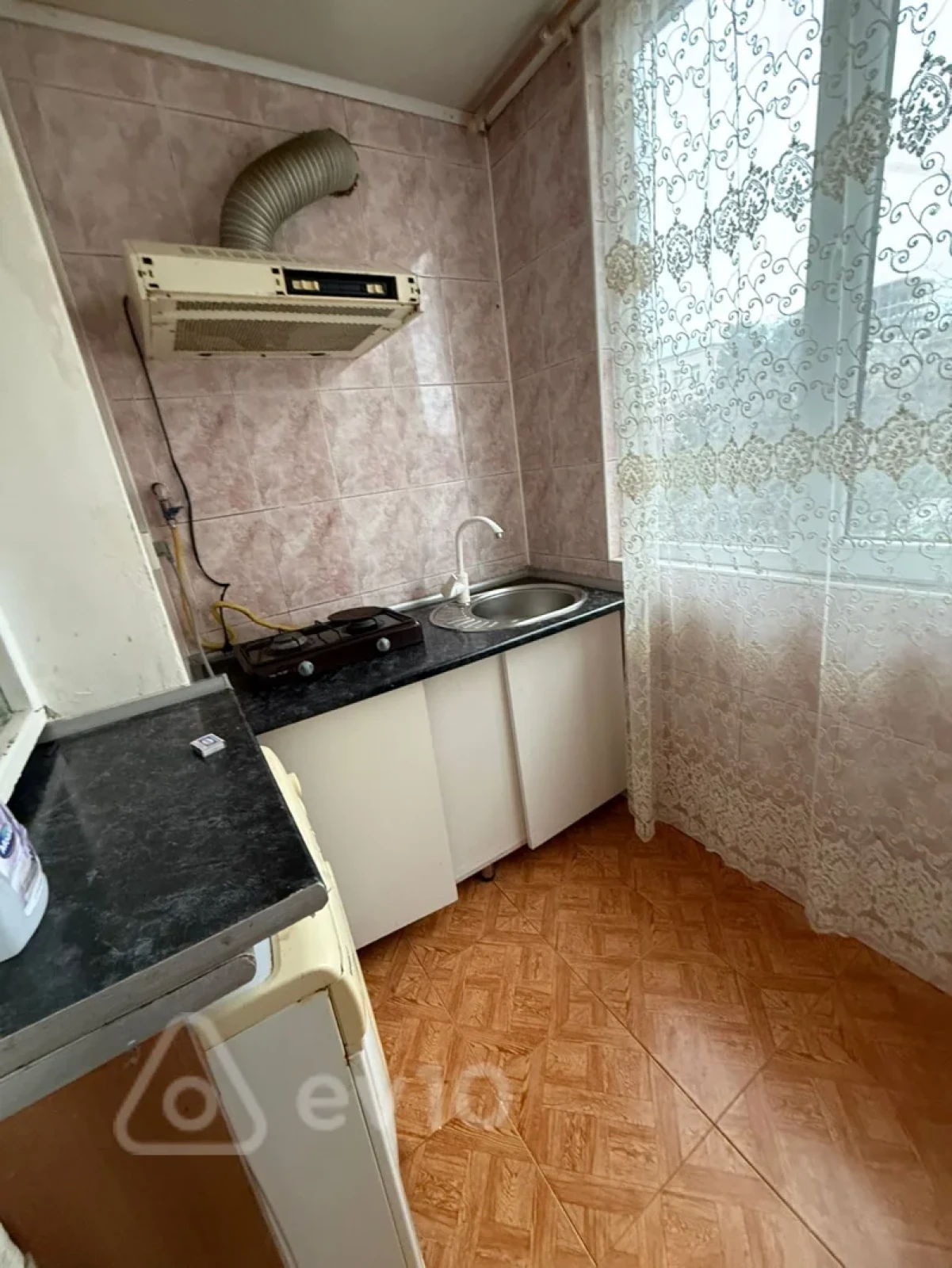 Satılır 2 otaqlı köhnə tikili 40 m²