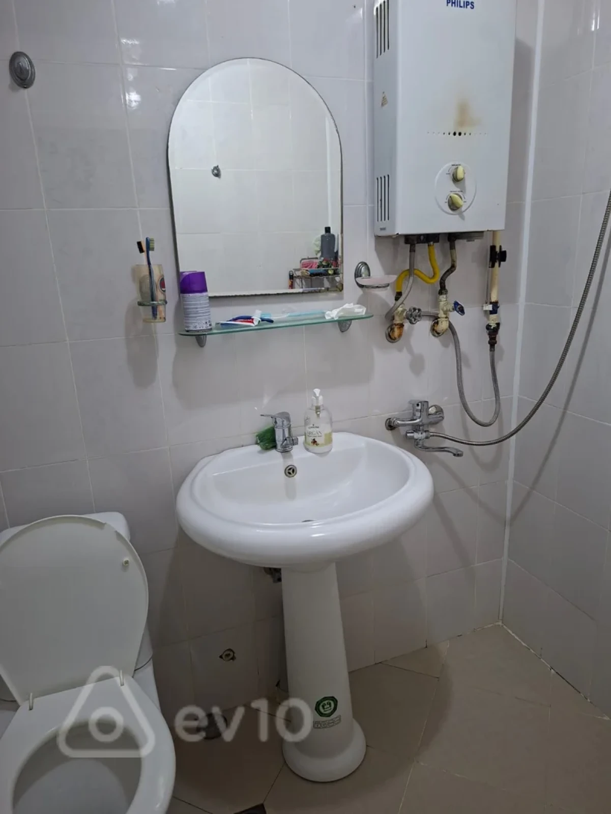 Kirayə verilir 2 otaqlı köhnə tikili 65 m²