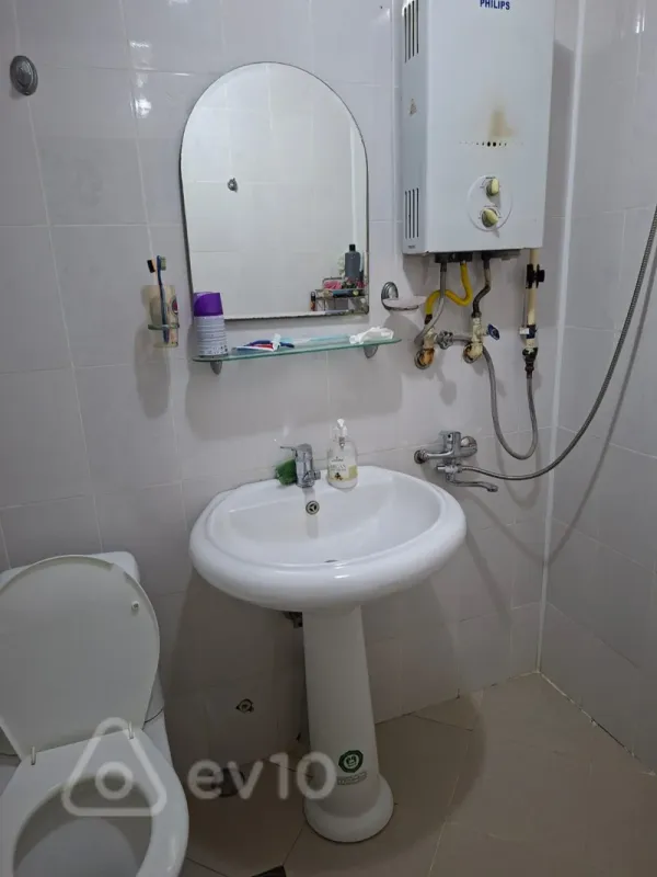 Kirayə verilir 2 otaqlı köhnə tikili 65 m²