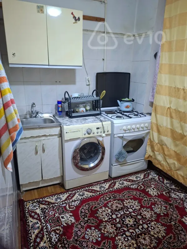 Kirayə verilir 2 otaqlı köhnə tikili 65 m²