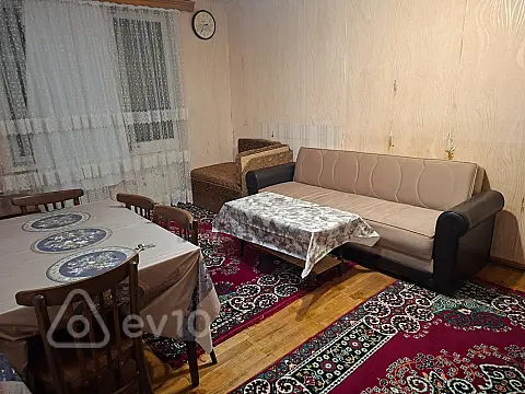 Kirayə verilir 2 otaqlı köhnə tikili 65 m²