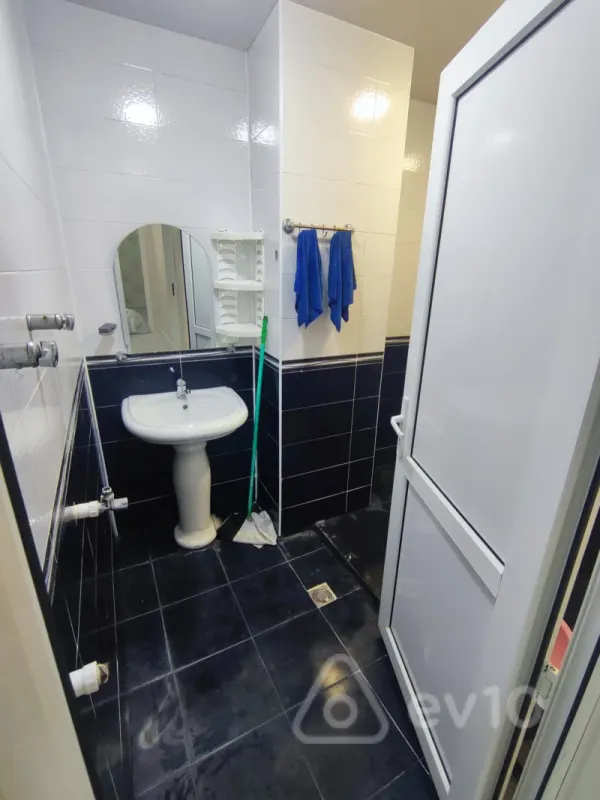 Kirayə verilir 3 otaqlı yeni tikili 94 m²