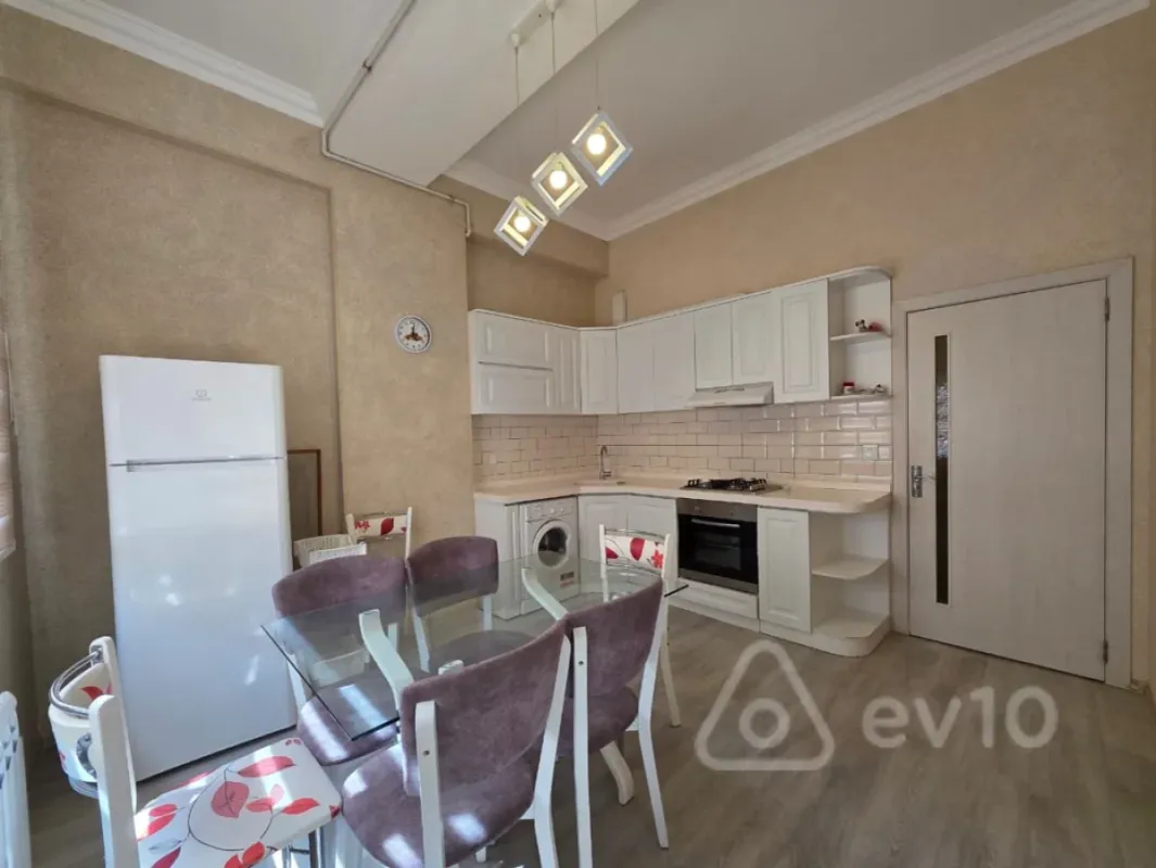 Kirayə verilir 2 otaqlı yeni tikili 70 m²