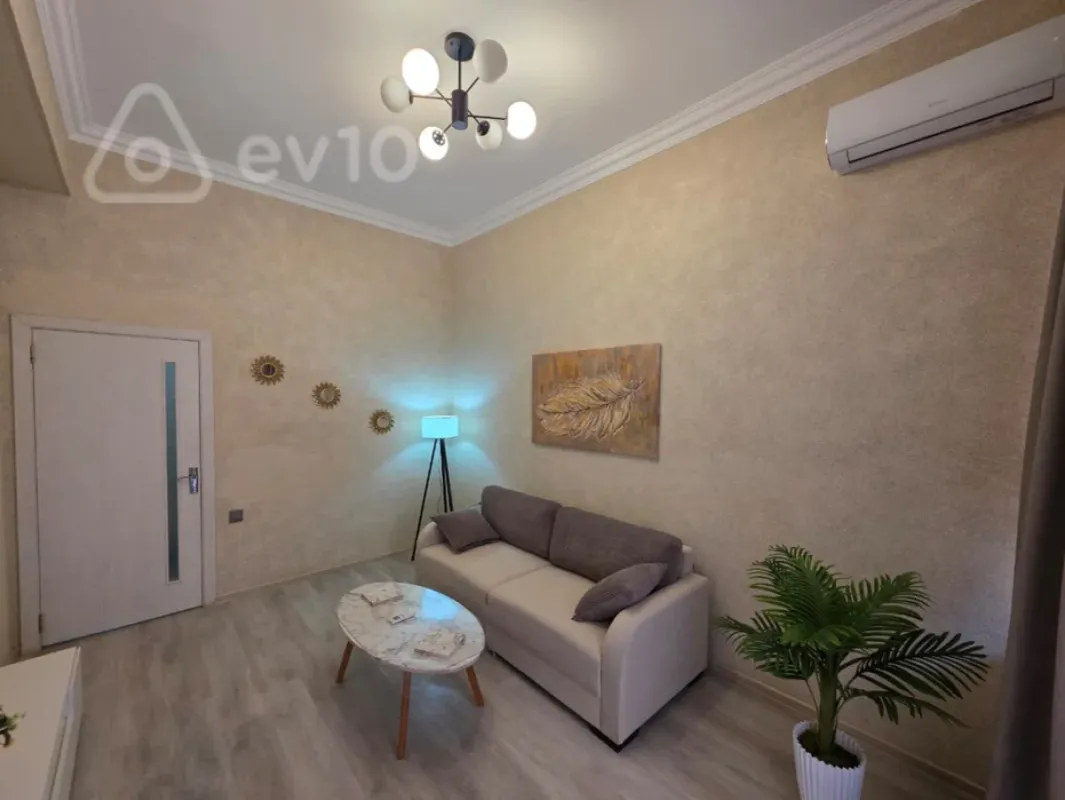 Kirayə verilir 2 otaqlı yeni tikili 70 m²