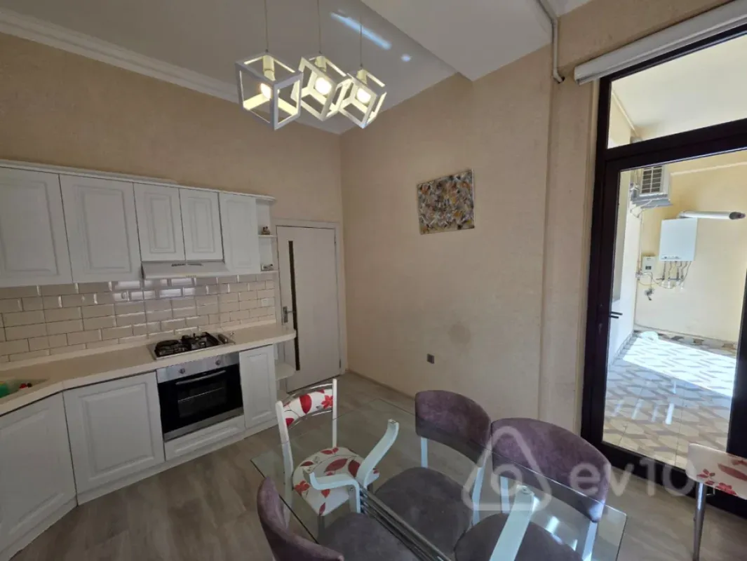 Kirayə verilir 2 otaqlı yeni tikili 70 m²