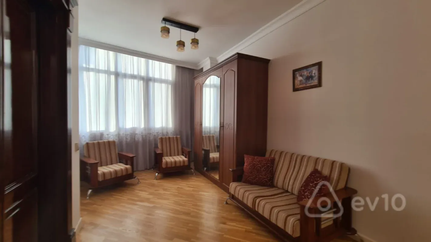 Kirayə verilir 3 otaqlı yeni tikili 110 m²