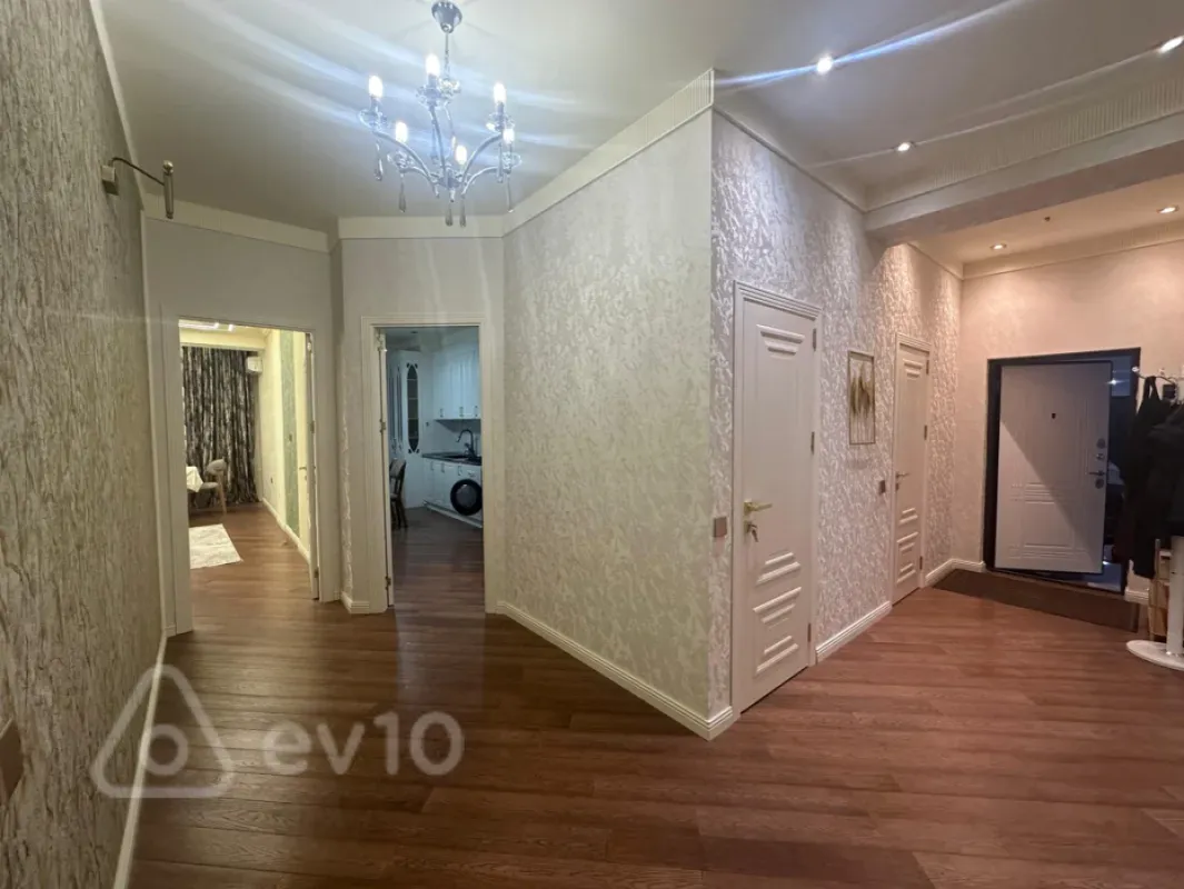 Kirayə verilir 3 otaqlı yeni tikili 110 m²