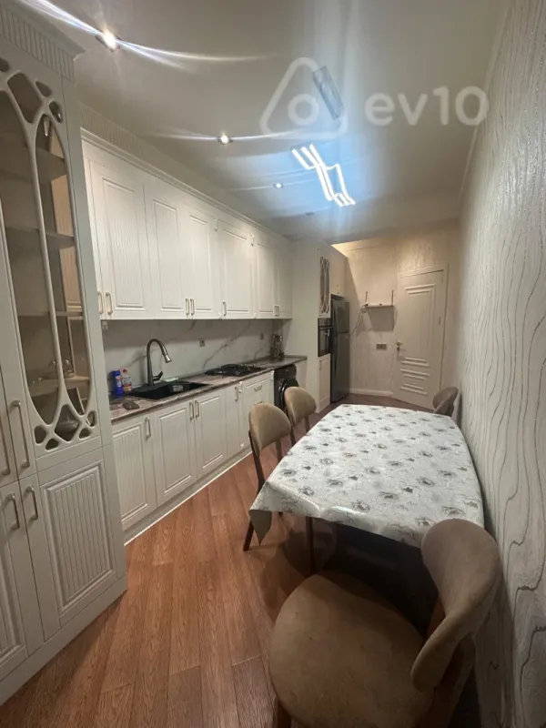 Kirayə verilir 3 otaqlı yeni tikili 110 m²