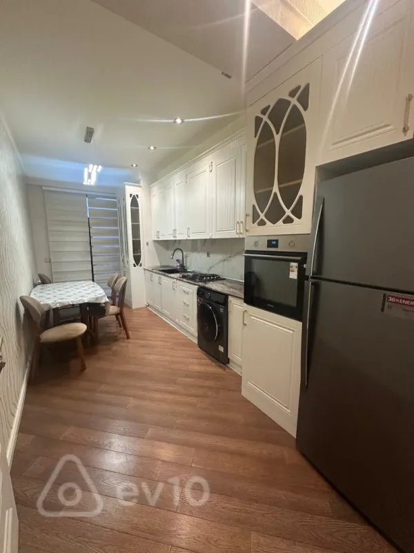 Kirayə verilir 3 otaqlı yeni tikili 110 m²