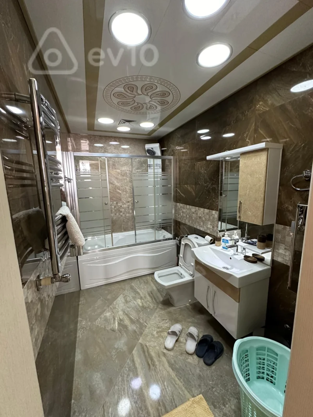 Kirayə verilir 4 otaqlı yeni tikili 195 m²