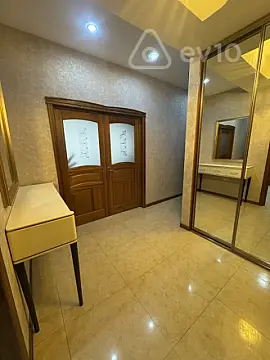 Kirayə verilir 3 otaqlı yeni tikili 140 m²
