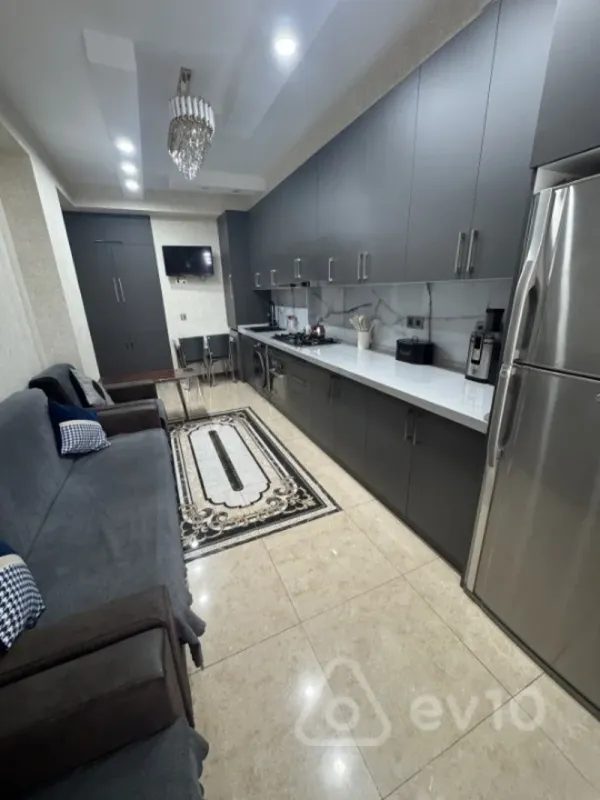 Kirayə verilir 3 otaqlı yeni tikili 140 m²
