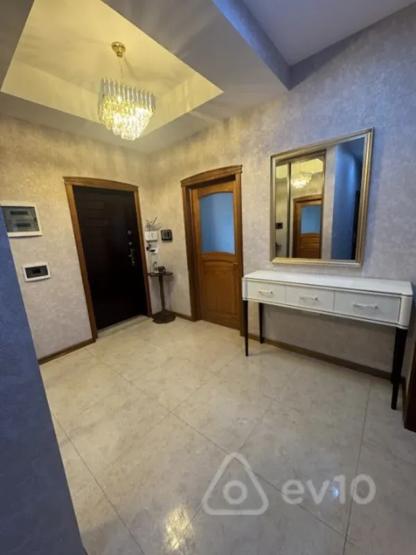 Kirayə verilir 3 otaqlı yeni tikili 140 m²