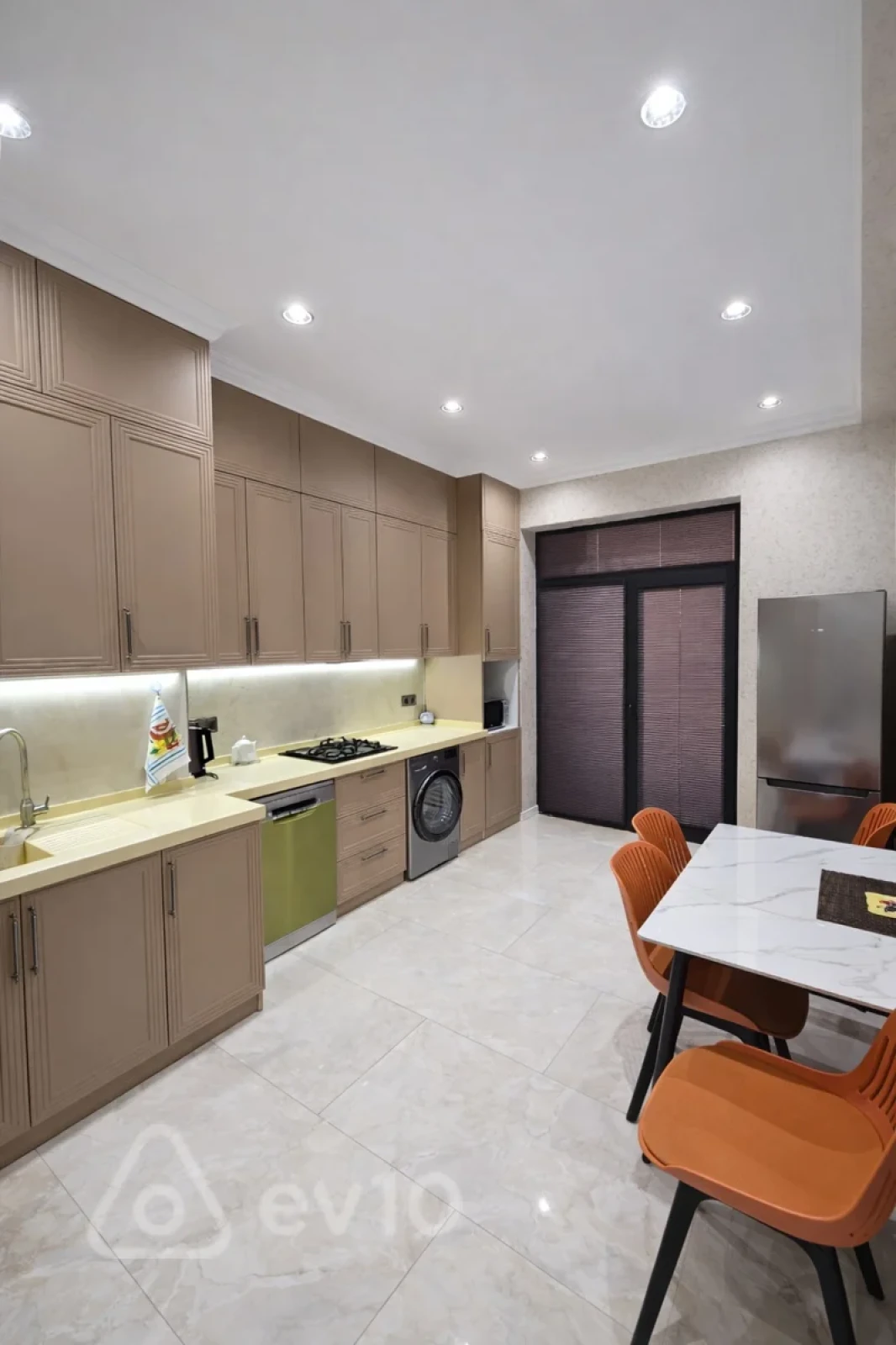 Satılır 2 otaqlı yeni tikili 95 m²