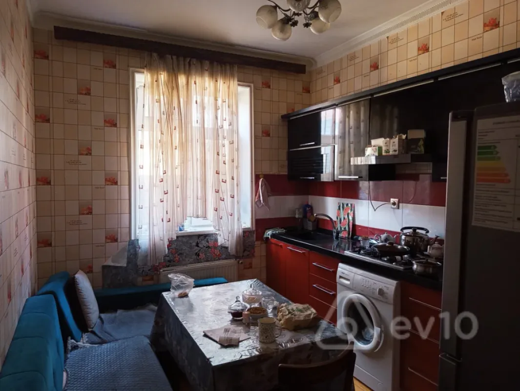 Satılır 6 otaqlı həyət evi 200 m²