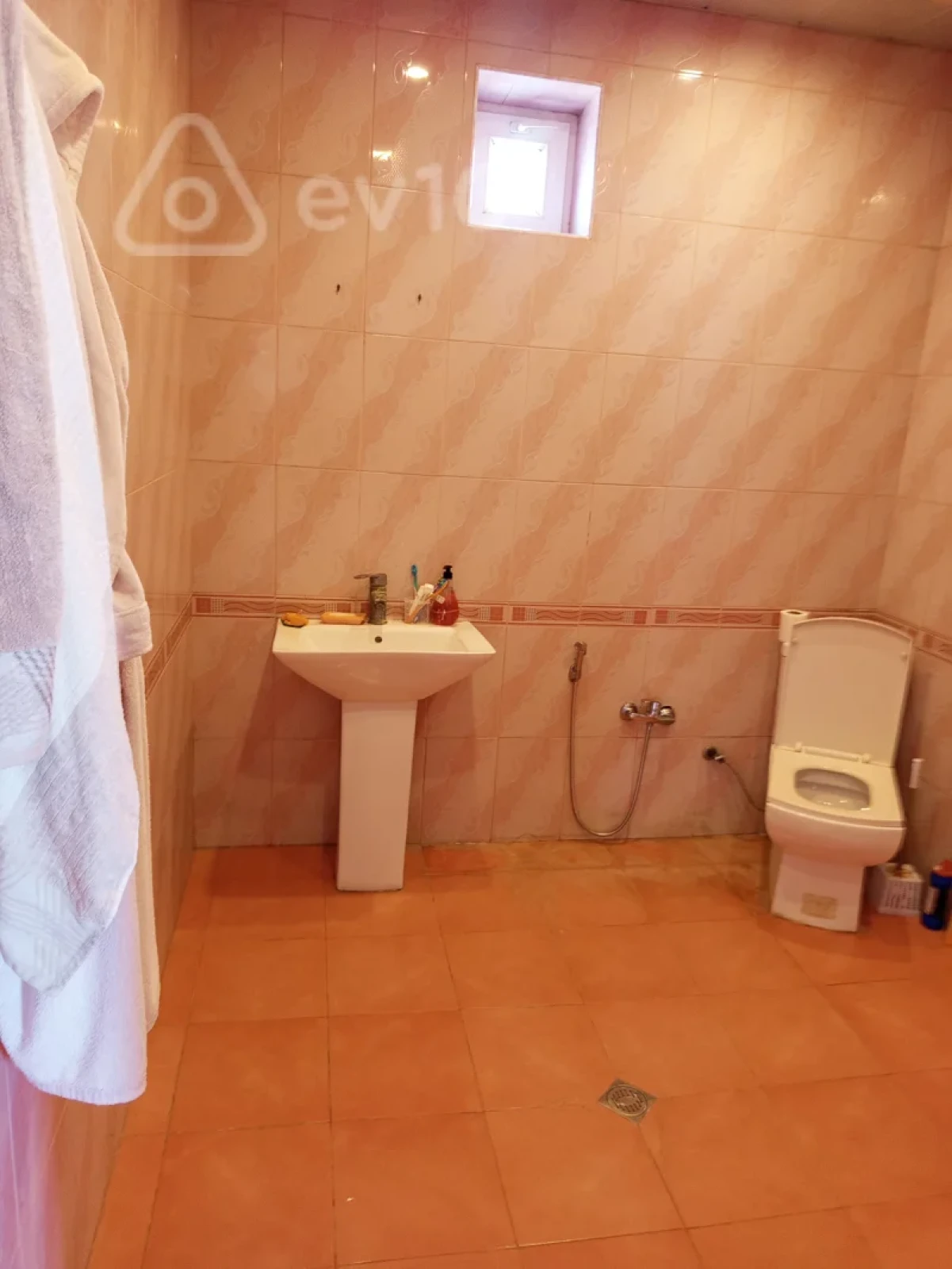 Satılır 6 otaqlı həyət evi 200 m²