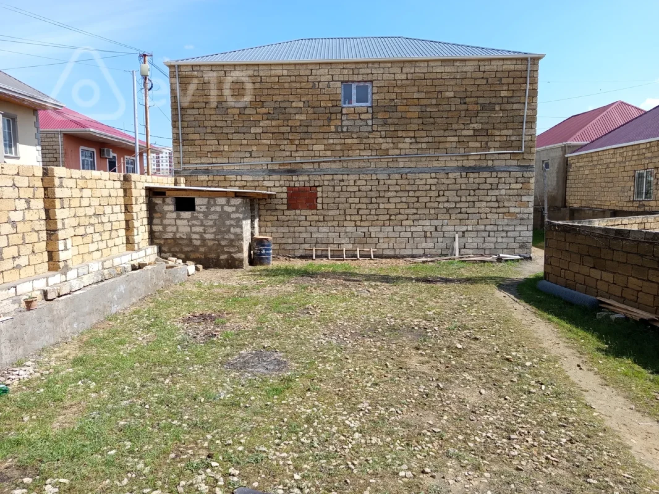 Satılır 6 otaqlı həyət evi 200 m²