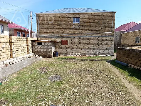 Satılır 6 otaqlı həyət evi 200 m²