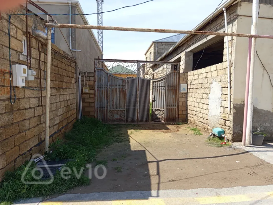 Satılır 6 otaqlı həyət evi 200 m²