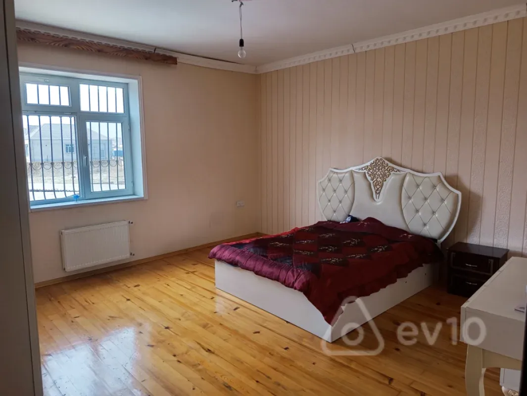 Satılır 6 otaqlı həyət evi 200 m²