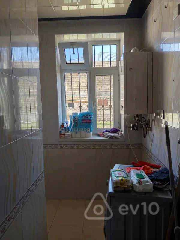 Satılır 6 otaqlı həyət evi 200 m²