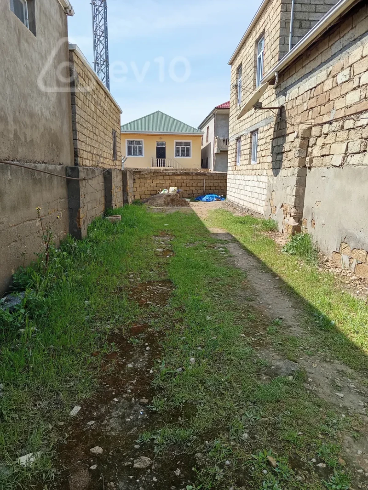 Satılır 6 otaqlı həyət evi 200 m²