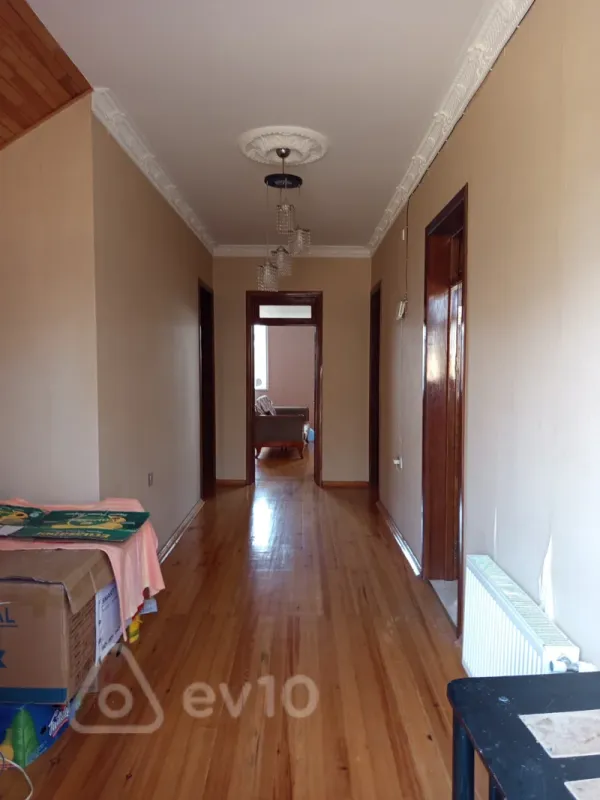 Satılır 6 otaqlı həyət evi 200 m²