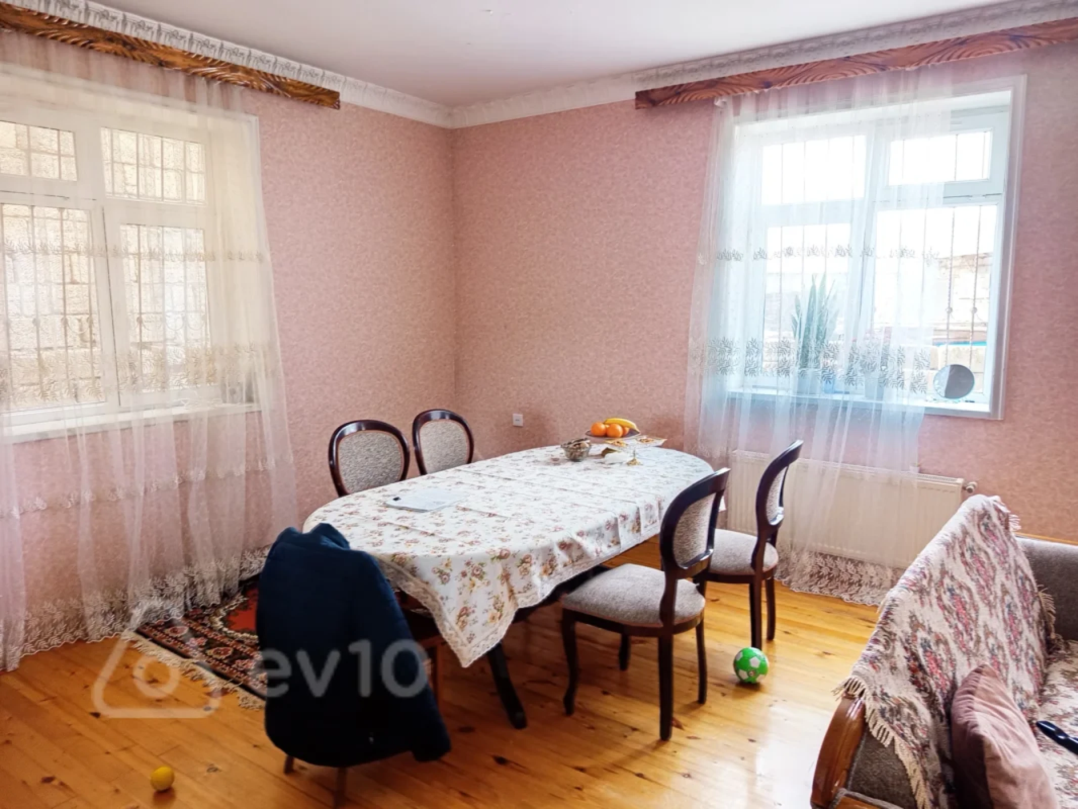 Satılır 6 otaqlı həyət evi 200 m²
