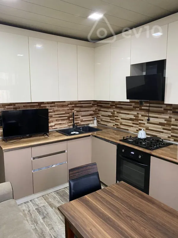 Kirayə verilir 2 otaqlı köhnə tikili 60 m²