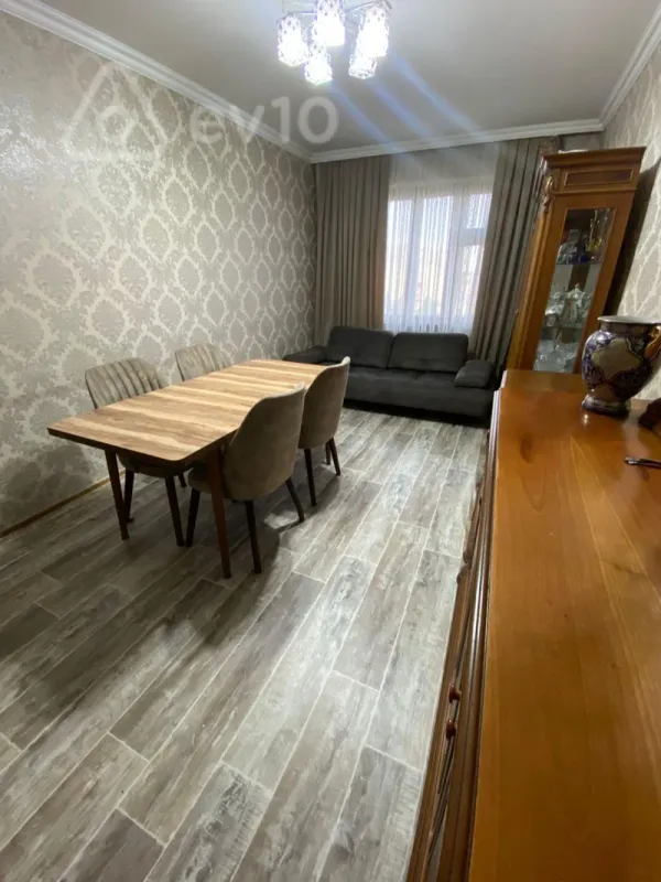 Kirayə verilir 2 otaqlı köhnə tikili 60 m²