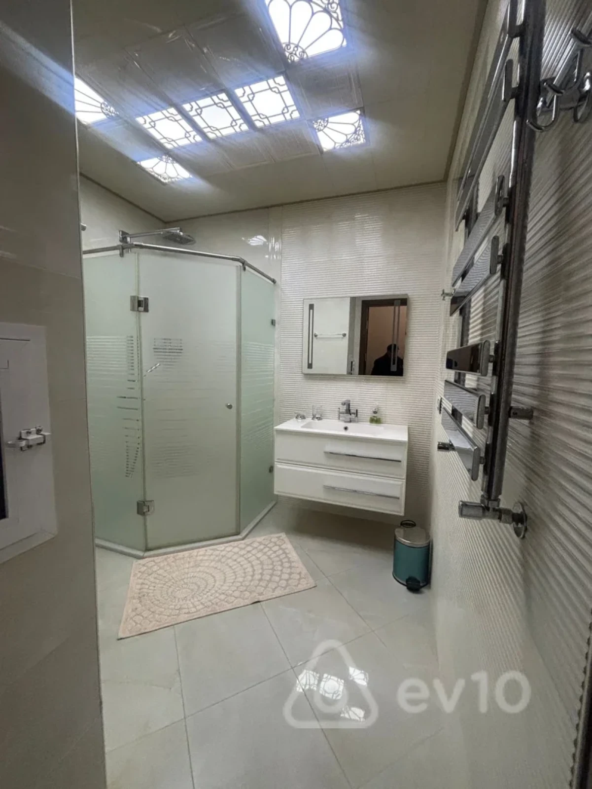 Kirayə verilir 3 otaqlı yeni tikili 170 m²