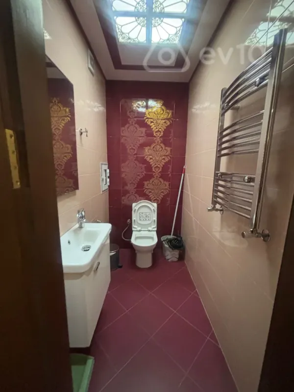 Kirayə verilir 3 otaqlı yeni tikili 170 m²