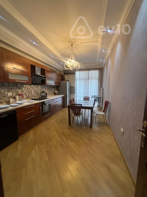 Kirayə verilir 3 otaqlı yeni tikili 170 m²