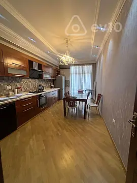 Kirayə verilir 3 otaqlı yeni tikili 170 m²