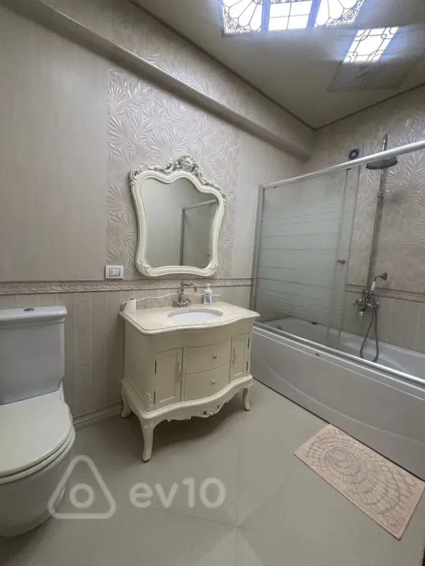 Kirayə verilir 3 otaqlı yeni tikili 170 m²