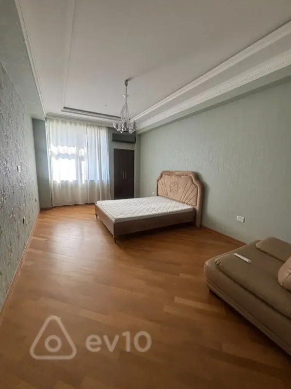 Kirayə verilir 3 otaqlı yeni tikili 170 m²