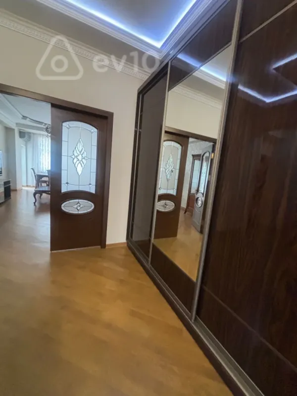 Kirayə verilir 3 otaqlı yeni tikili 170 m²