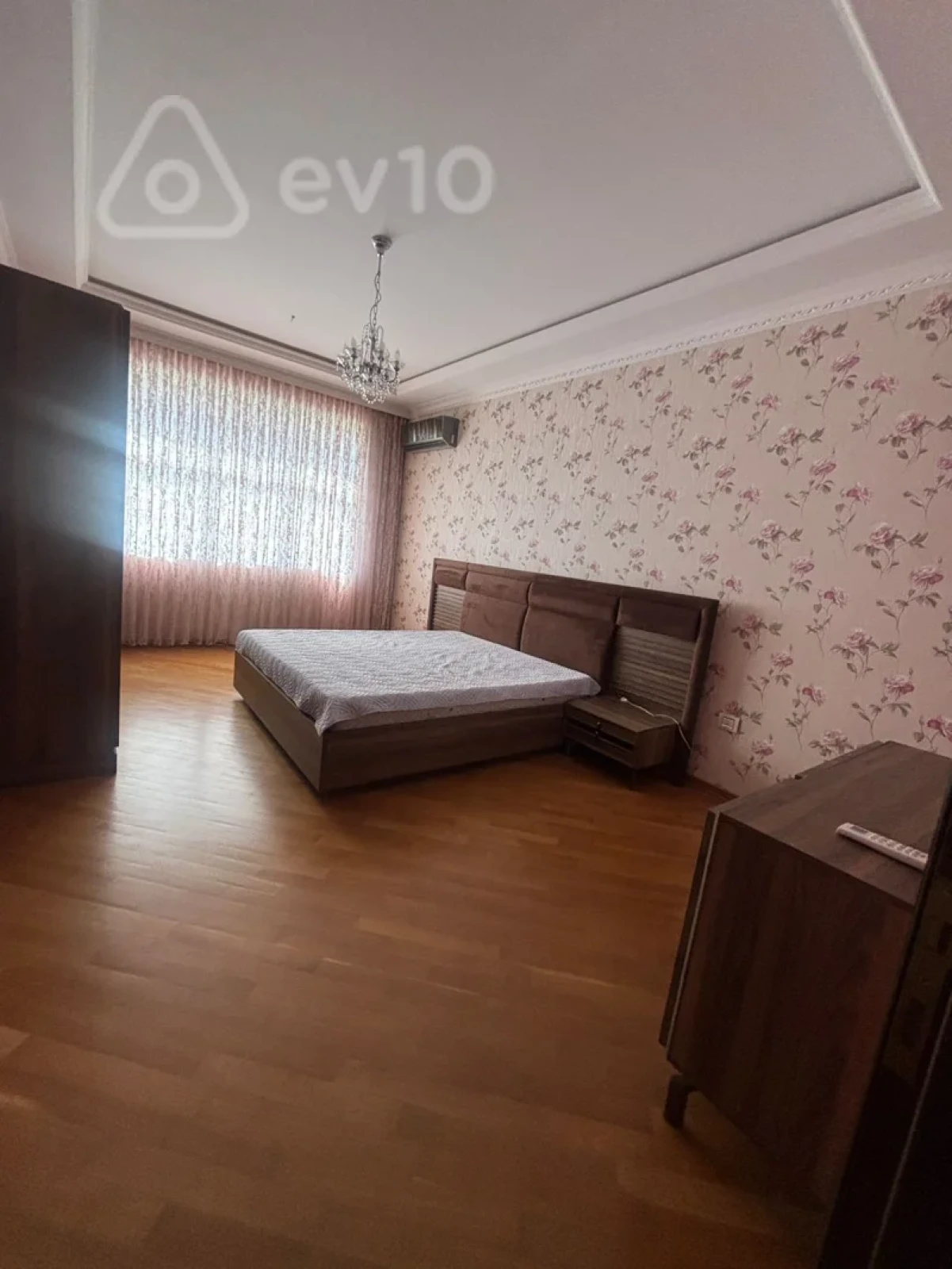 Kirayə verilir 3 otaqlı yeni tikili 170 m²
