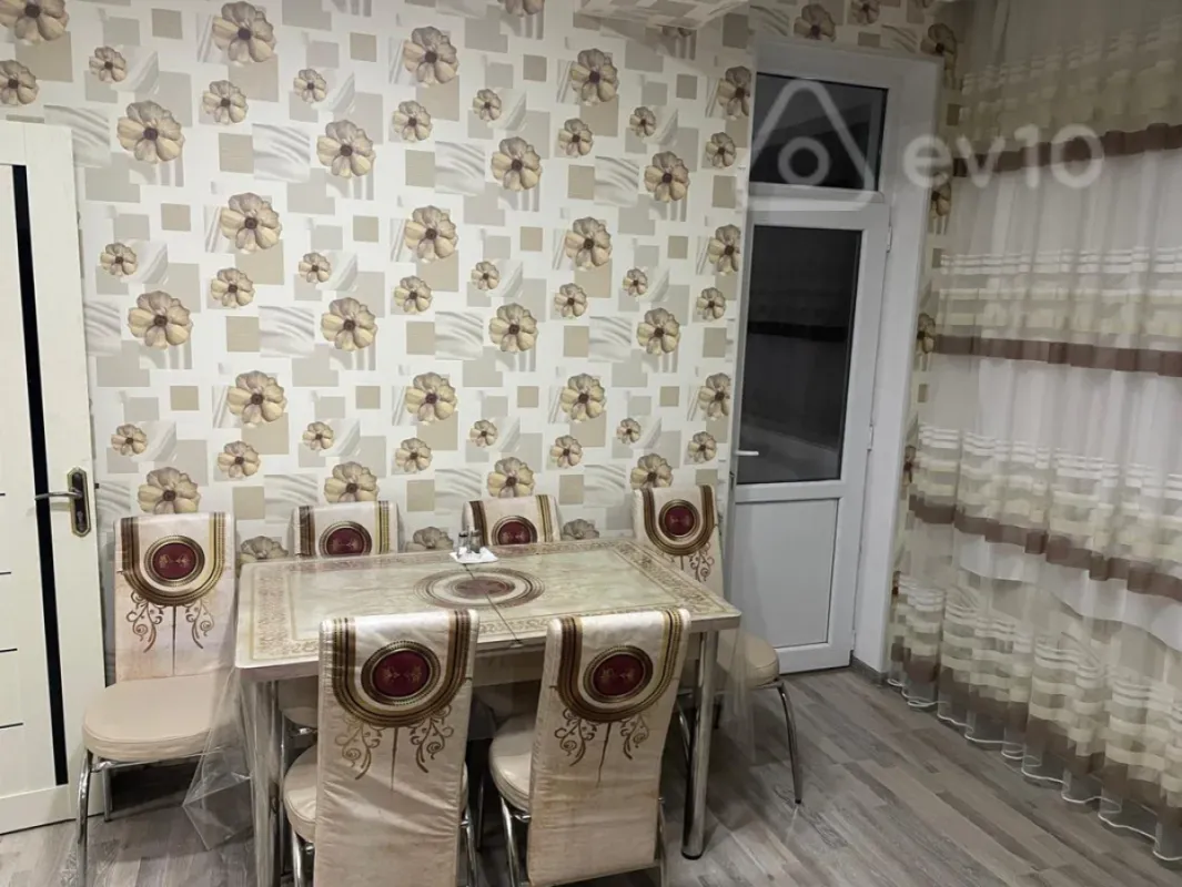 Kirayə verilir 3 otaqlı yeni tikili 100 m²