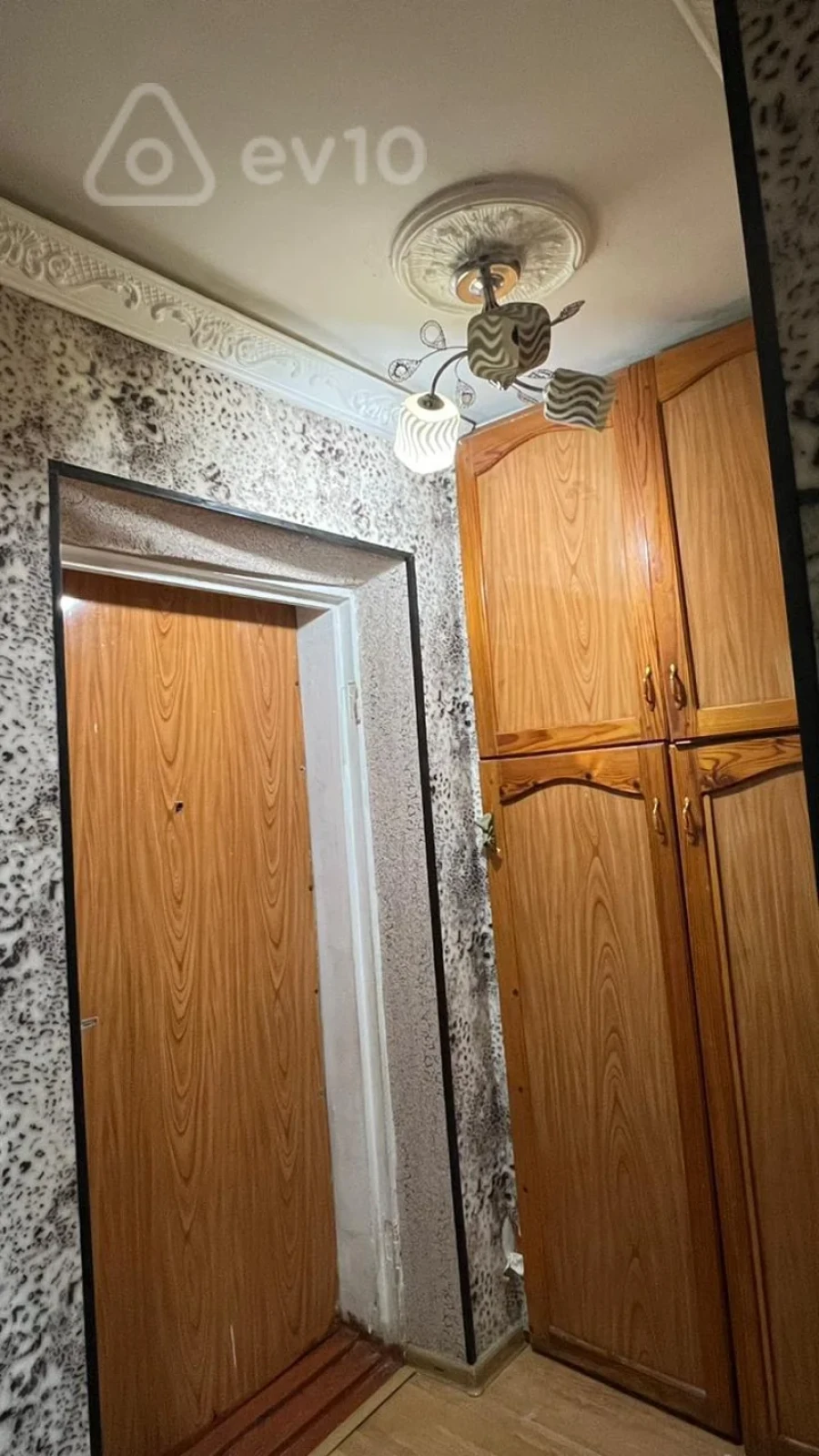 Satılır 2 otaqlı köhnə tikili 60 m²