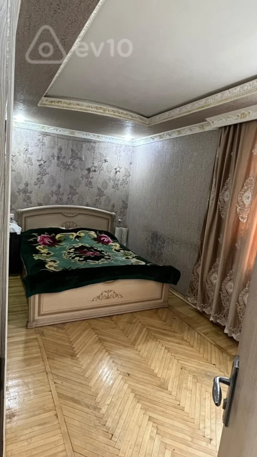 Satılır 2 otaqlı köhnə tikili 60 m²