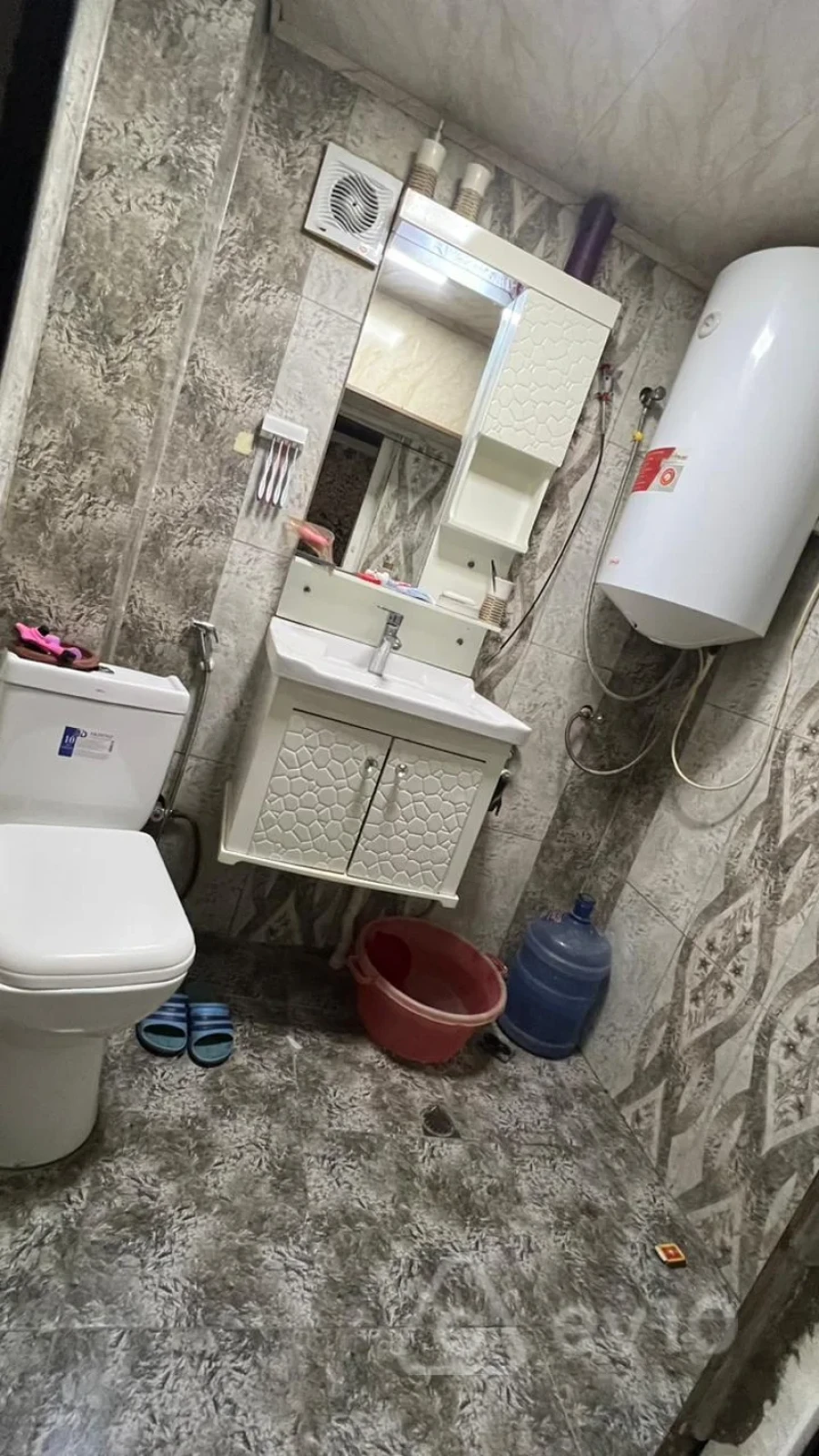 Satılır 2 otaqlı köhnə tikili 60 m²