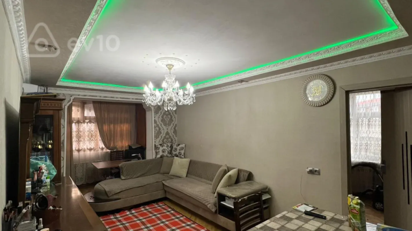 Satılır 2 otaqlı köhnə tikili 60 m²