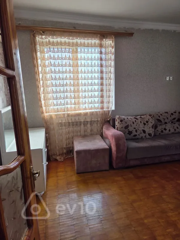 Satılır 2 otaqlı köhnə tikili 45 m²