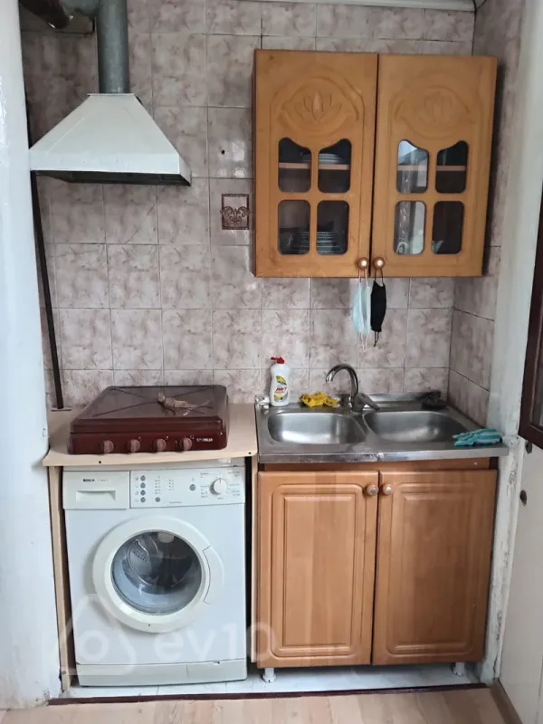 Kirayə verilir 2 otaqlı köhnə tikili 50 m²